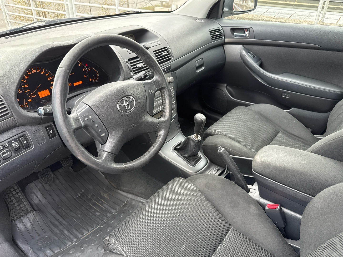 TOYOTA Avensis 2004