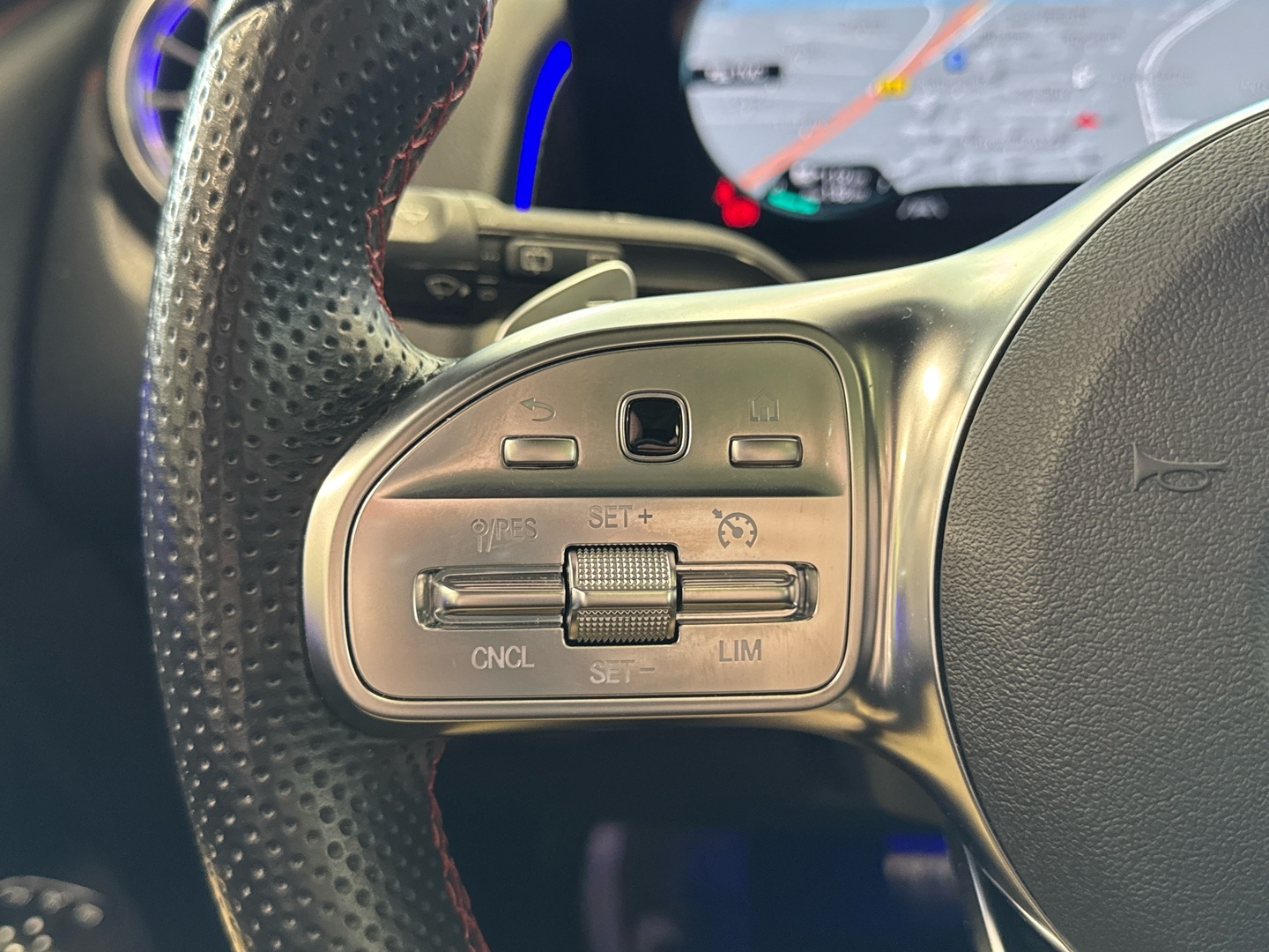 MERCEDES-BENZ EQB 2023