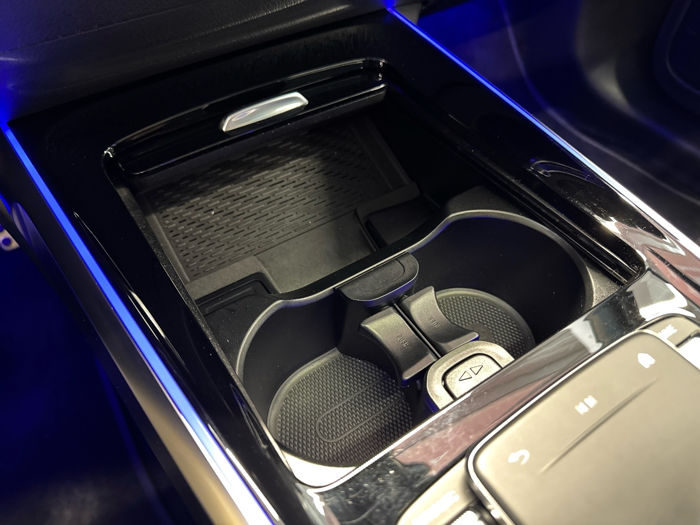 MERCEDES-BENZ EQB 2023