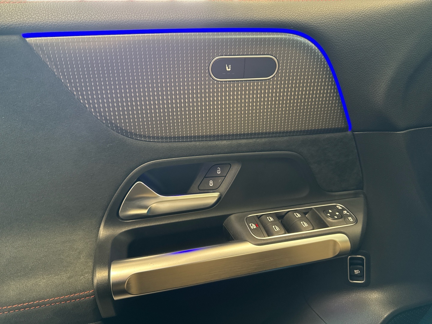 MERCEDES-BENZ EQB 2023