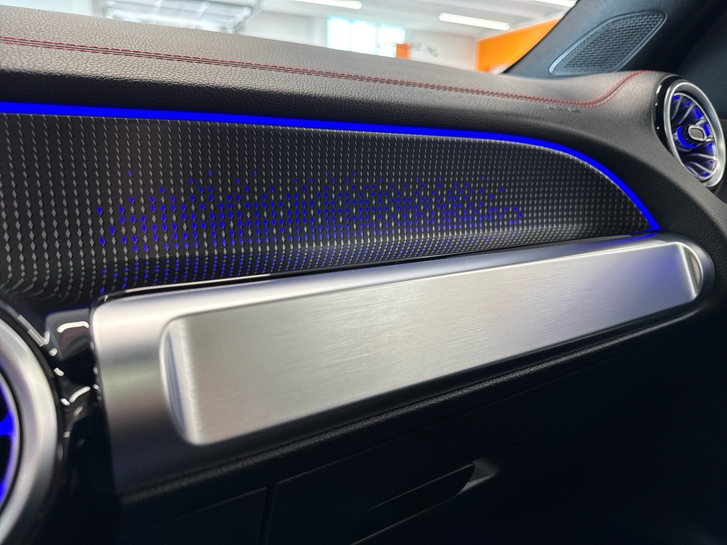 MERCEDES-BENZ EQB 2023