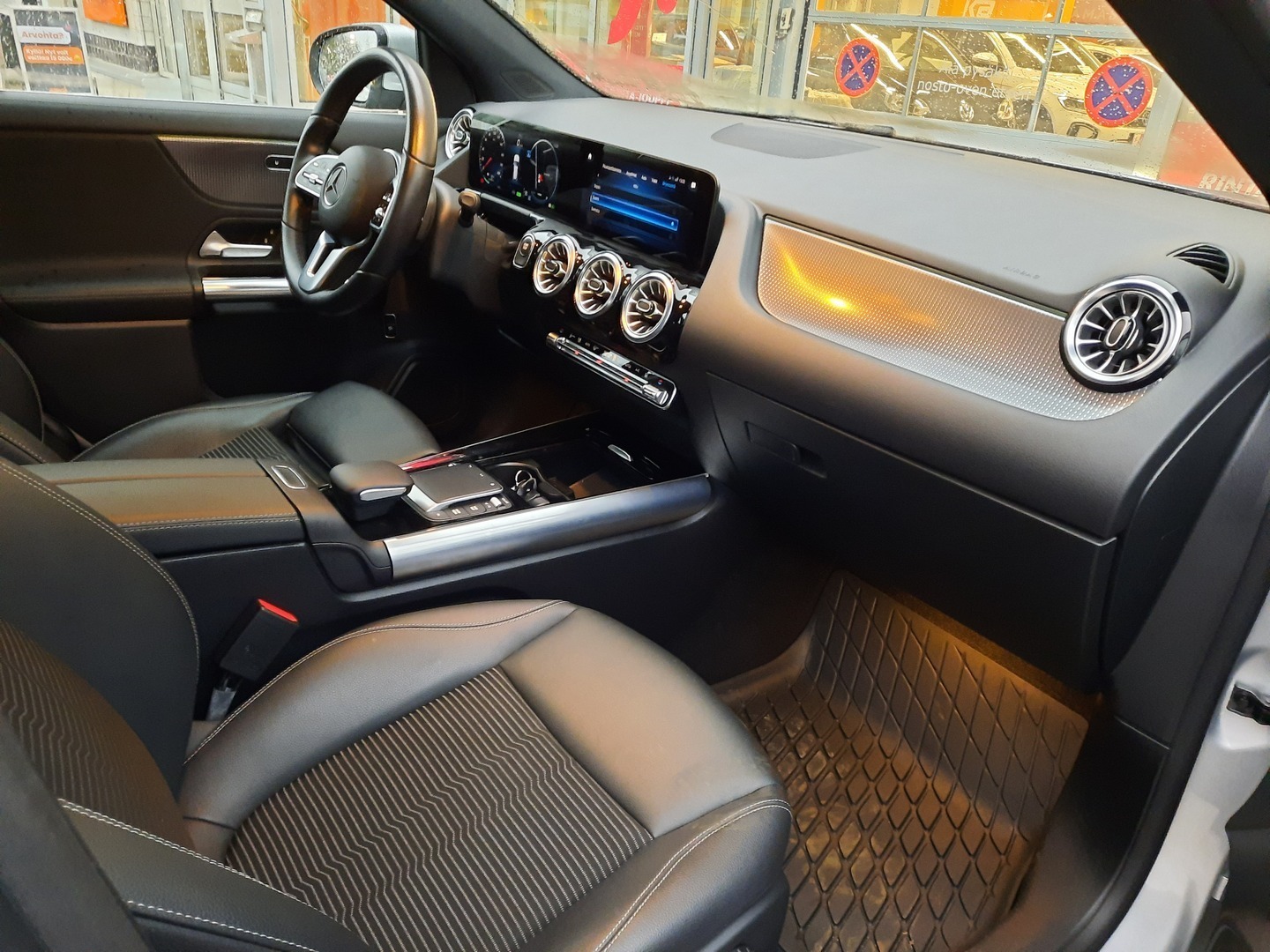 MERCEDES-BENZ EQA 2022