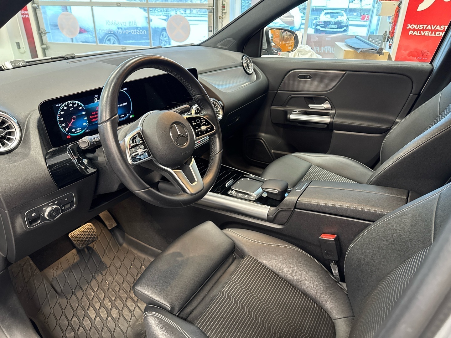 MERCEDES-BENZ EQA 2022