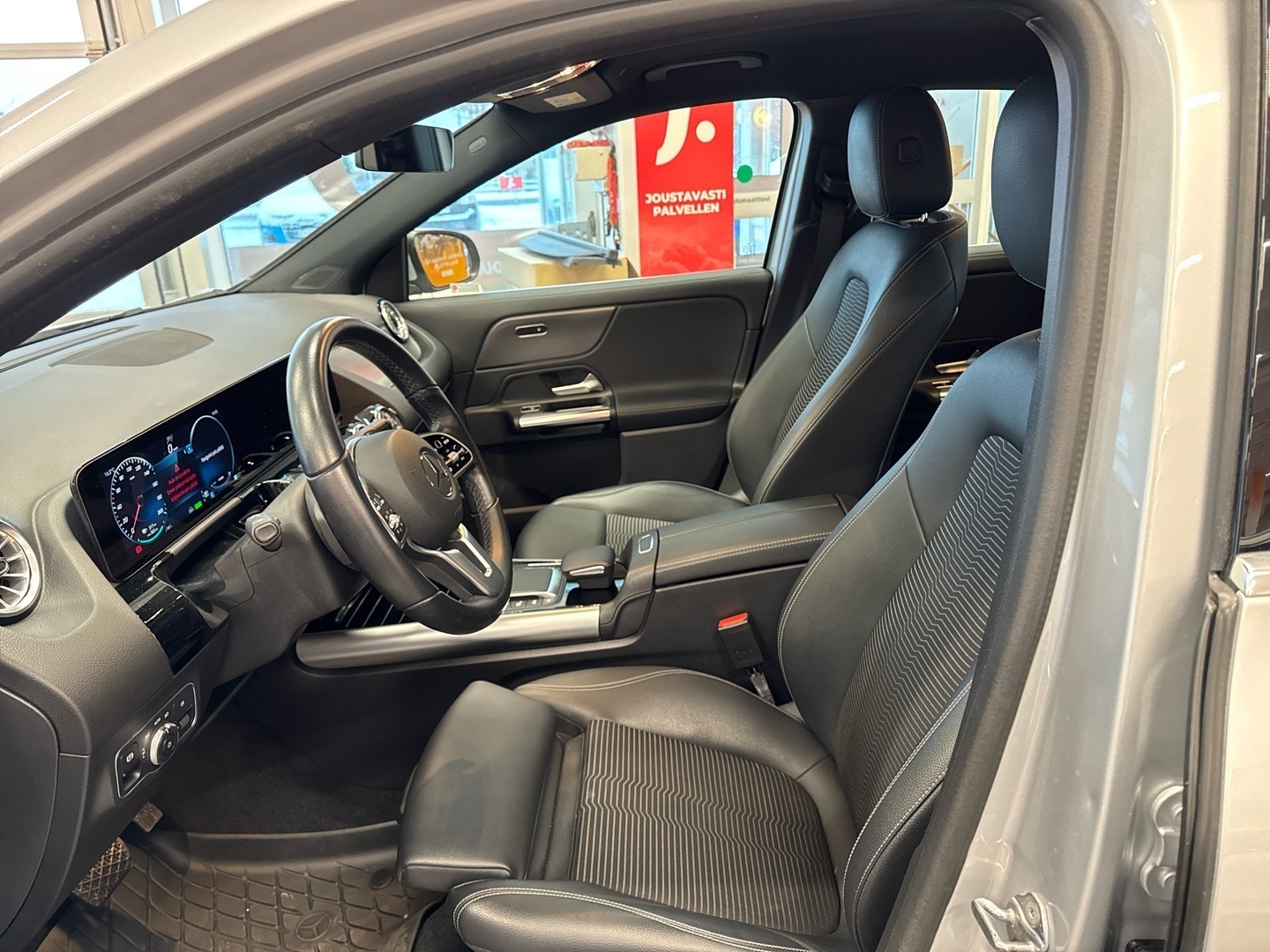 MERCEDES-BENZ EQA 2022