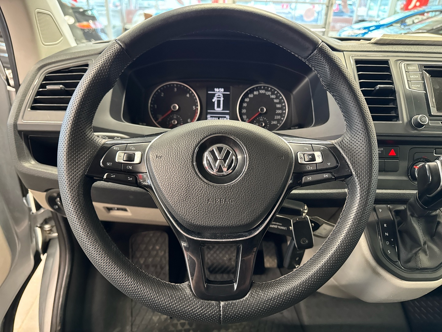 VOLKSWAGEN Transporter 2017