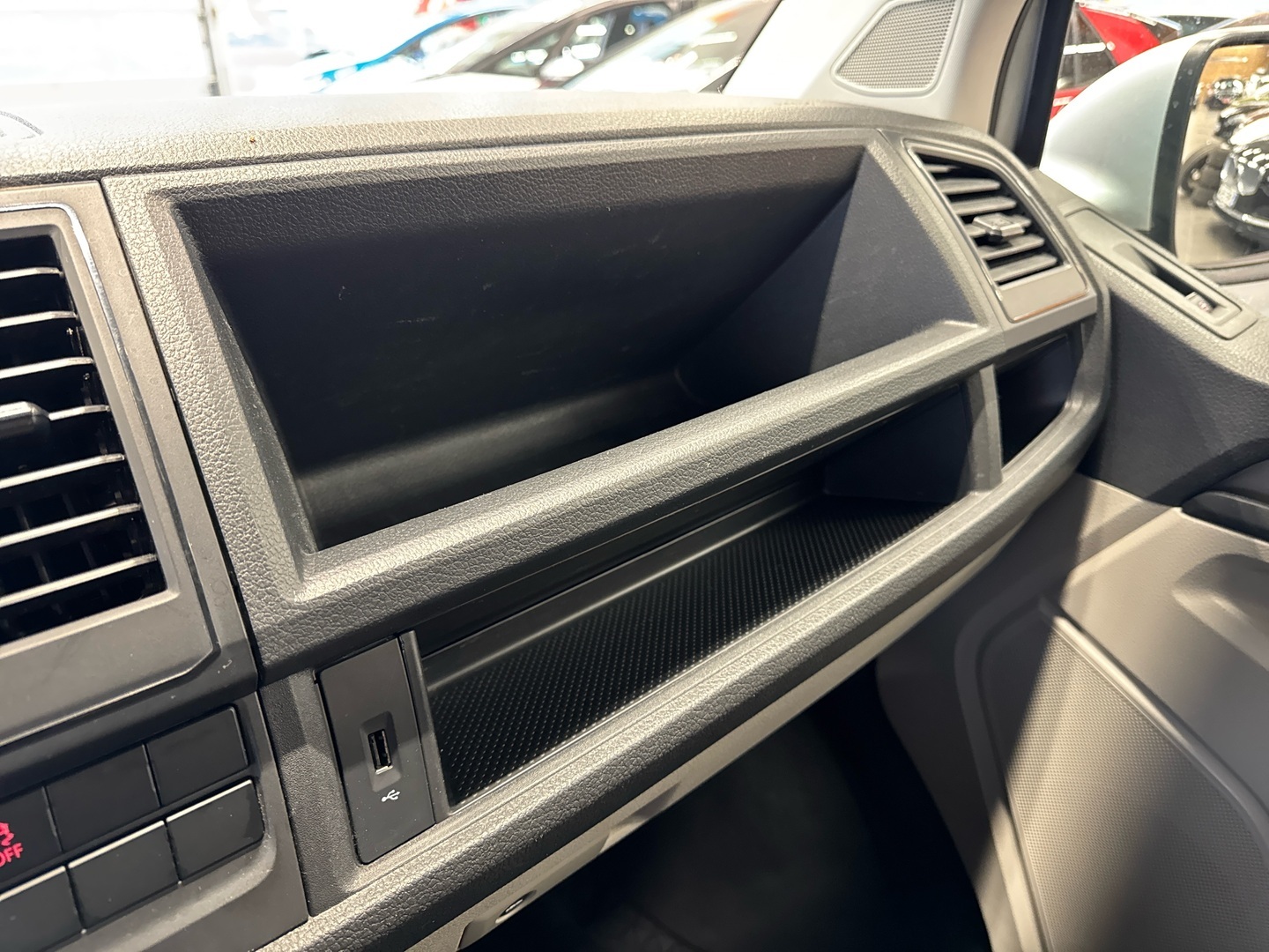 VOLKSWAGEN Transporter 2017