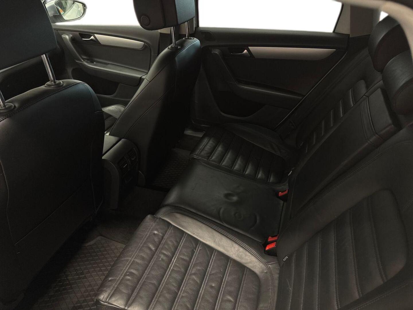 VOLKSWAGEN Passat 2012