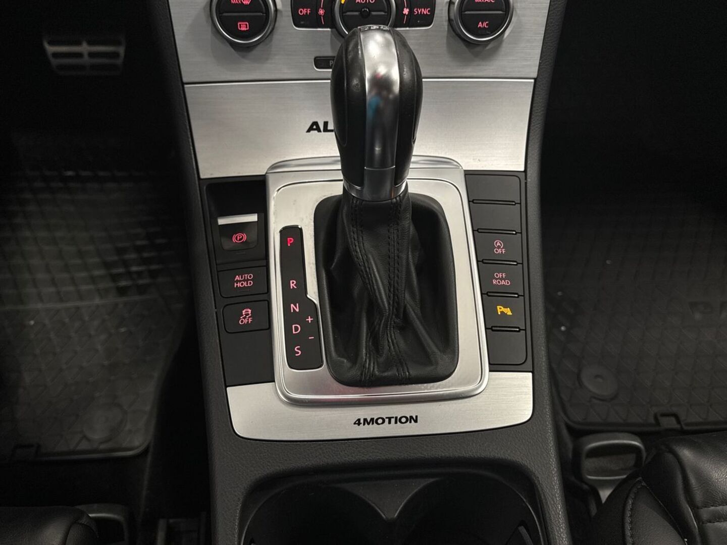 VOLKSWAGEN Passat 2012