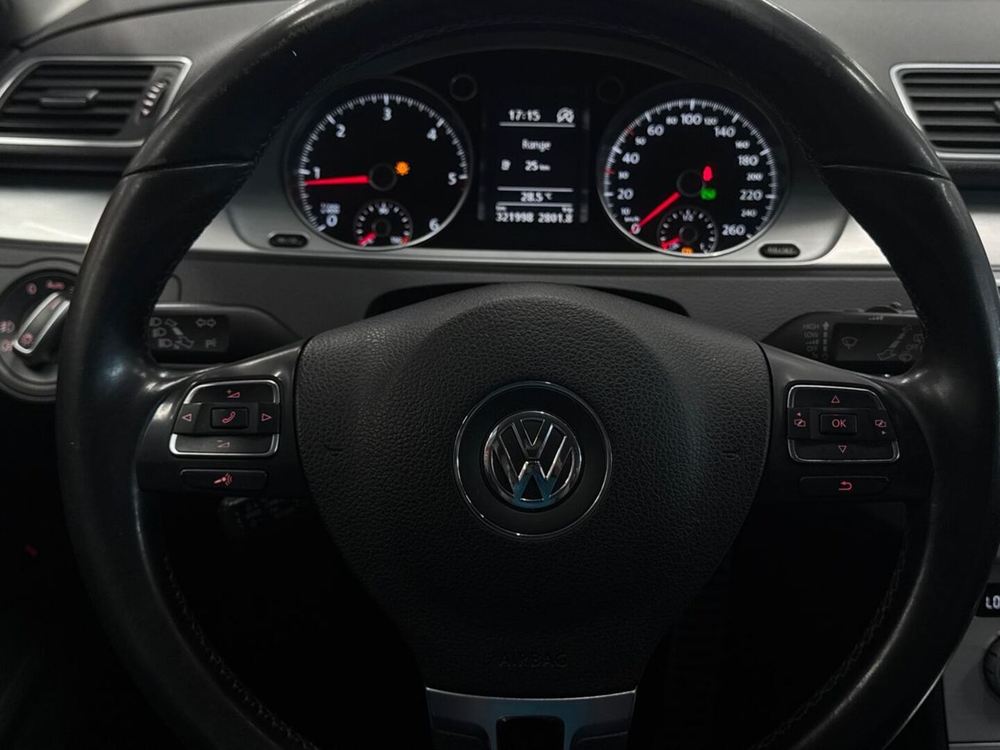 VOLKSWAGEN Passat 2012