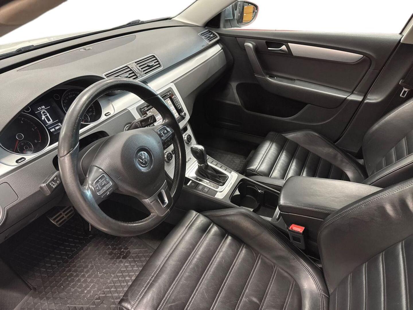 VOLKSWAGEN Passat 2012