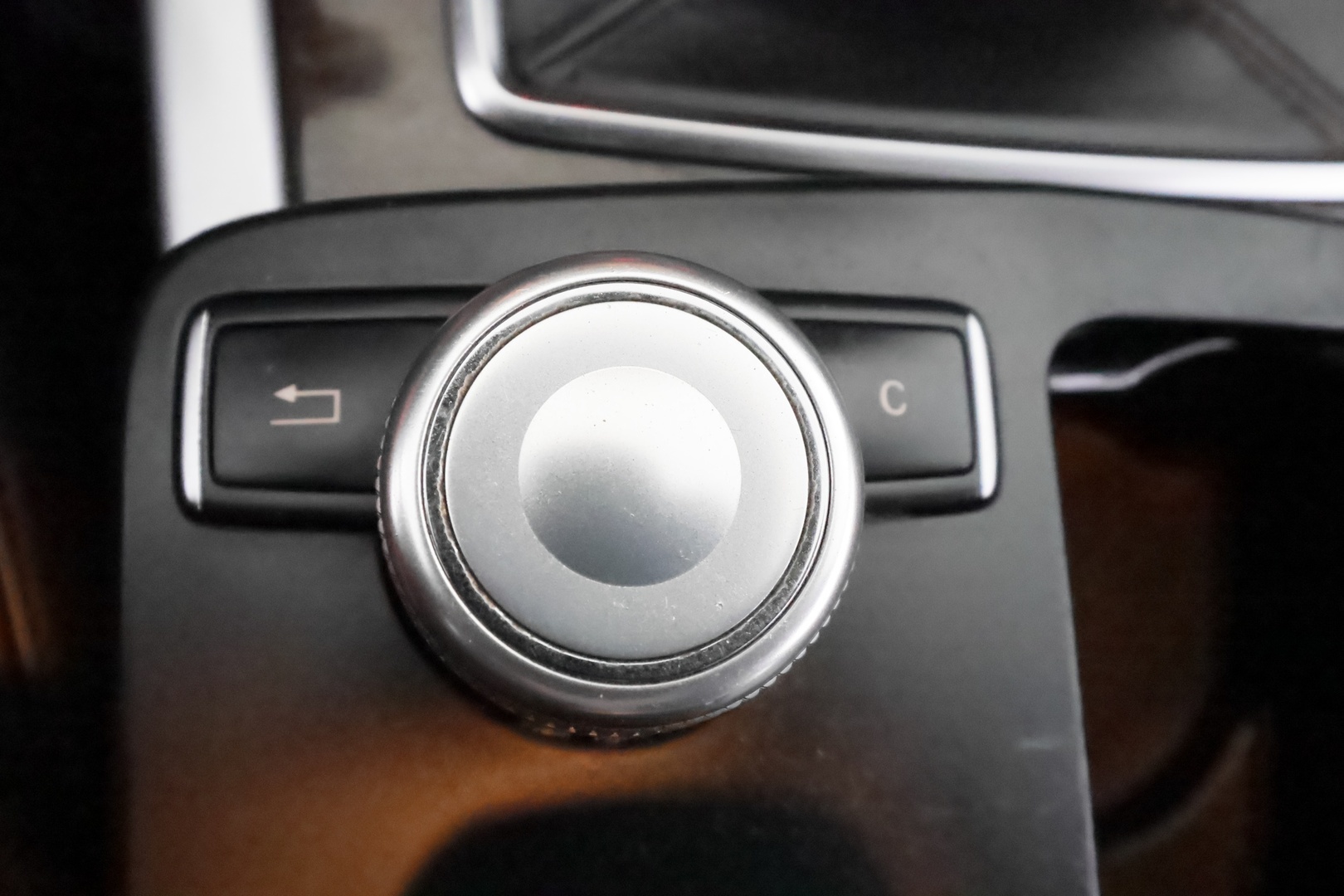 MERCEDES-BENZ E 2011