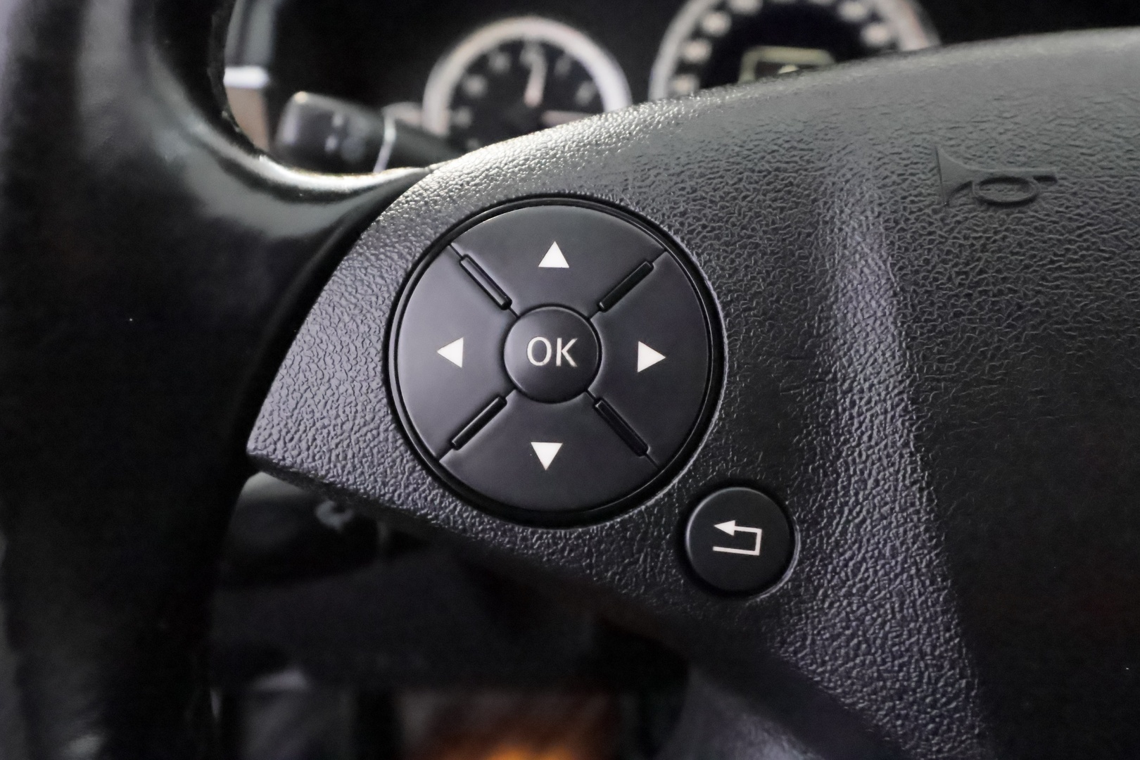 MERCEDES-BENZ E 2011