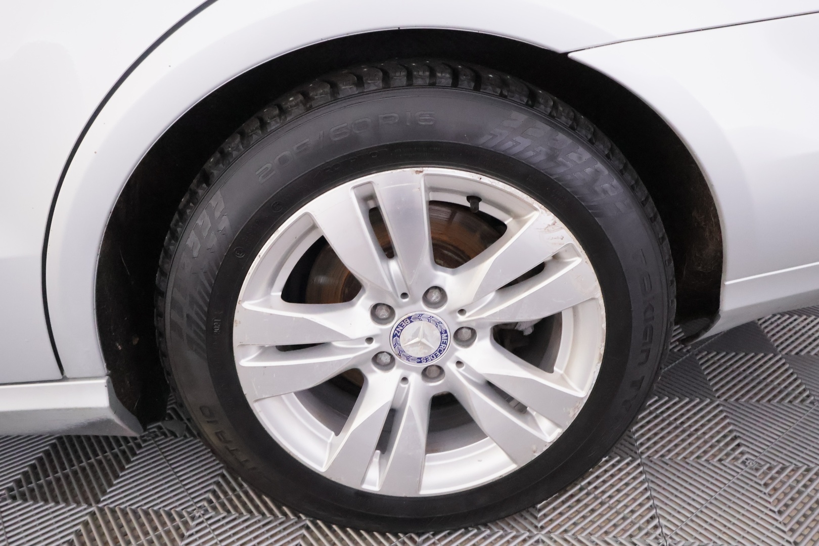 MERCEDES-BENZ E 2011