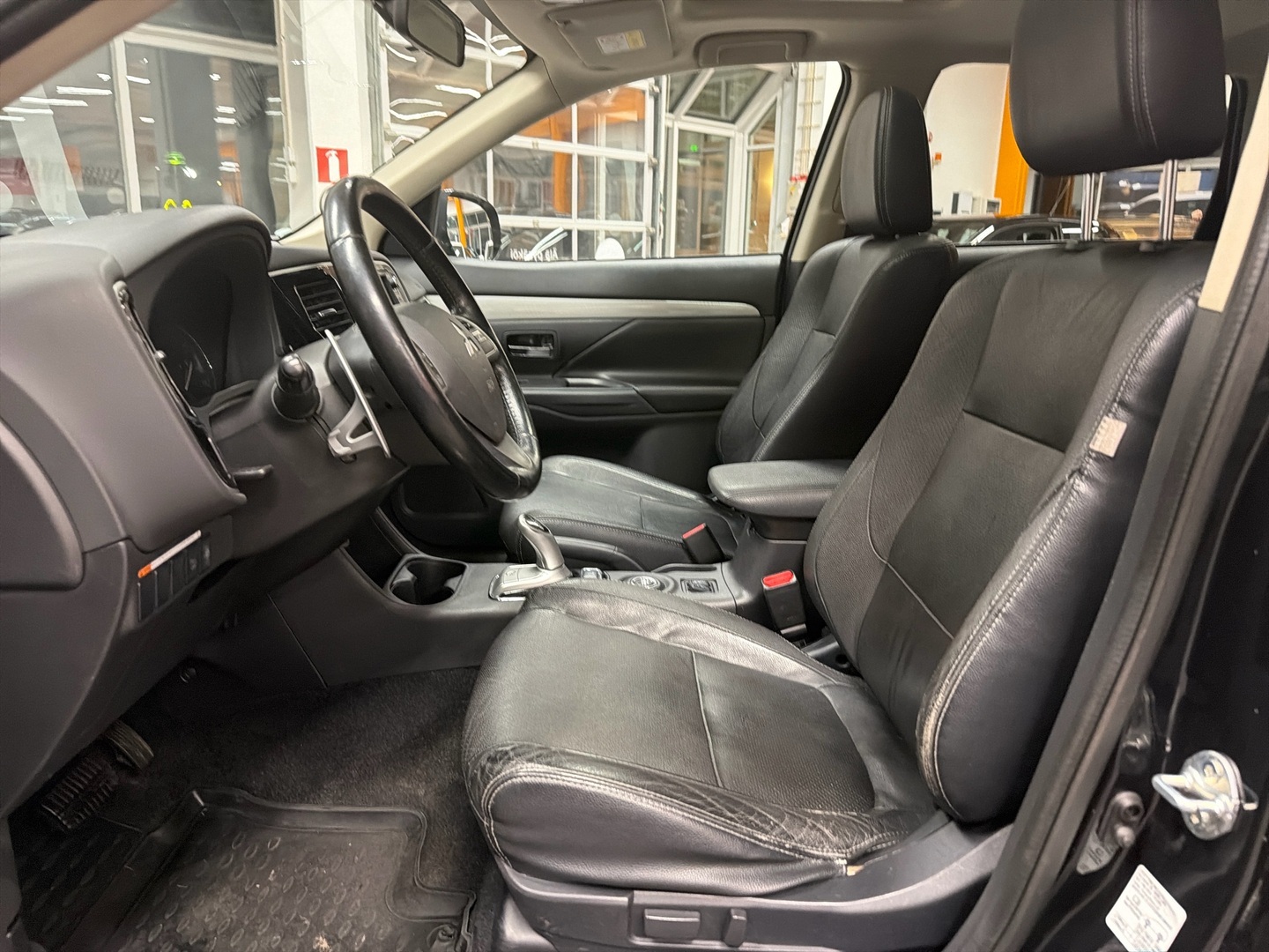 MITSUBISHI Outlander PHEV 2013