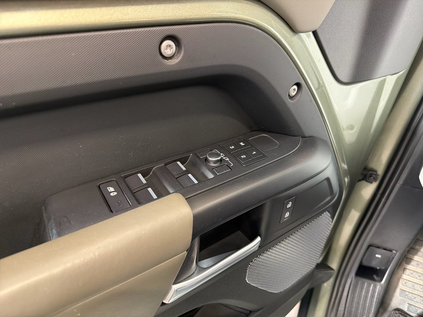 LAND ROVER Defender 2021