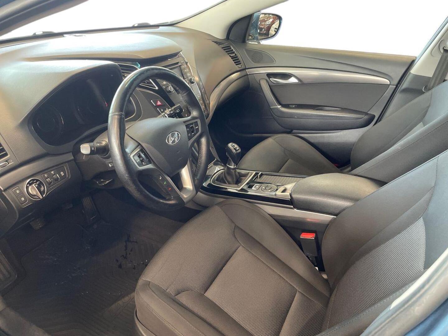 HYUNDAI i40 2012