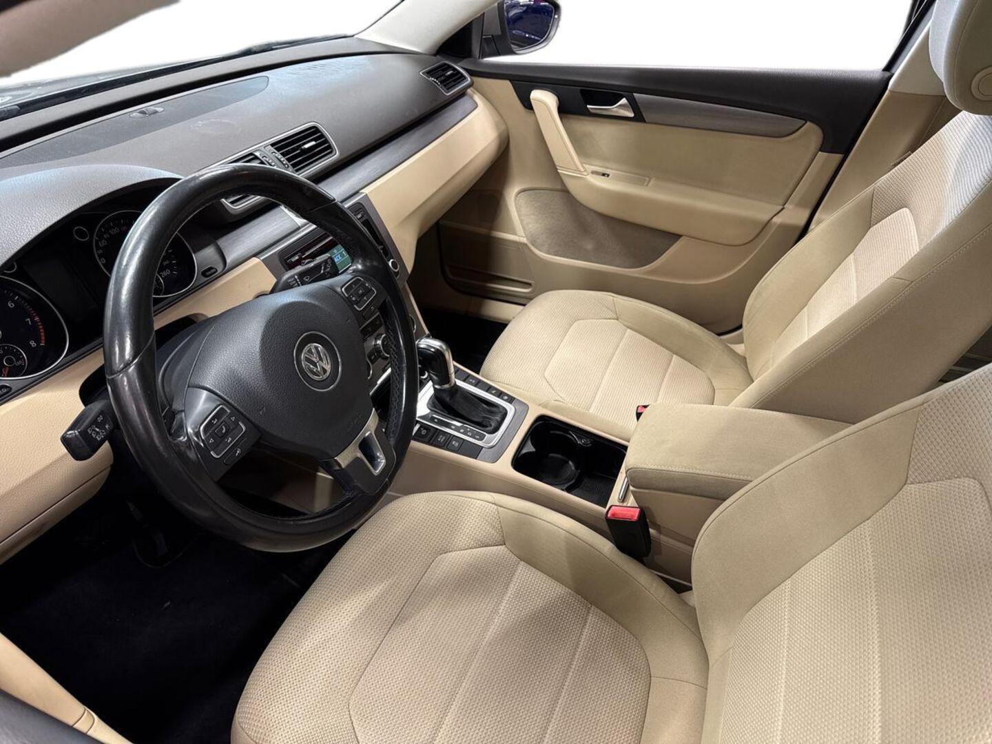 VOLKSWAGEN Passat 2013