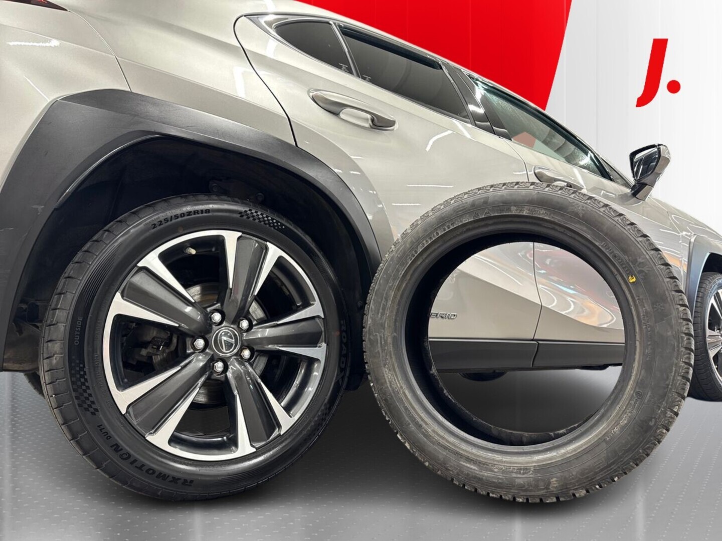LEXUS UX 2020