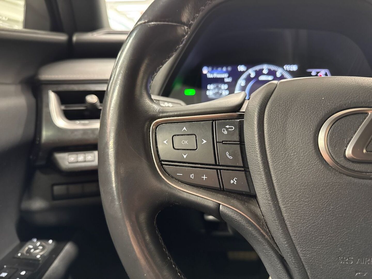 LEXUS UX 2020