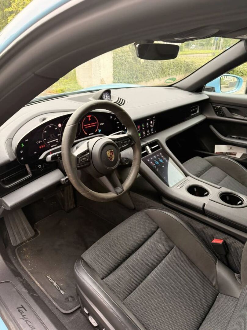 PORSCHE Taycan 2021