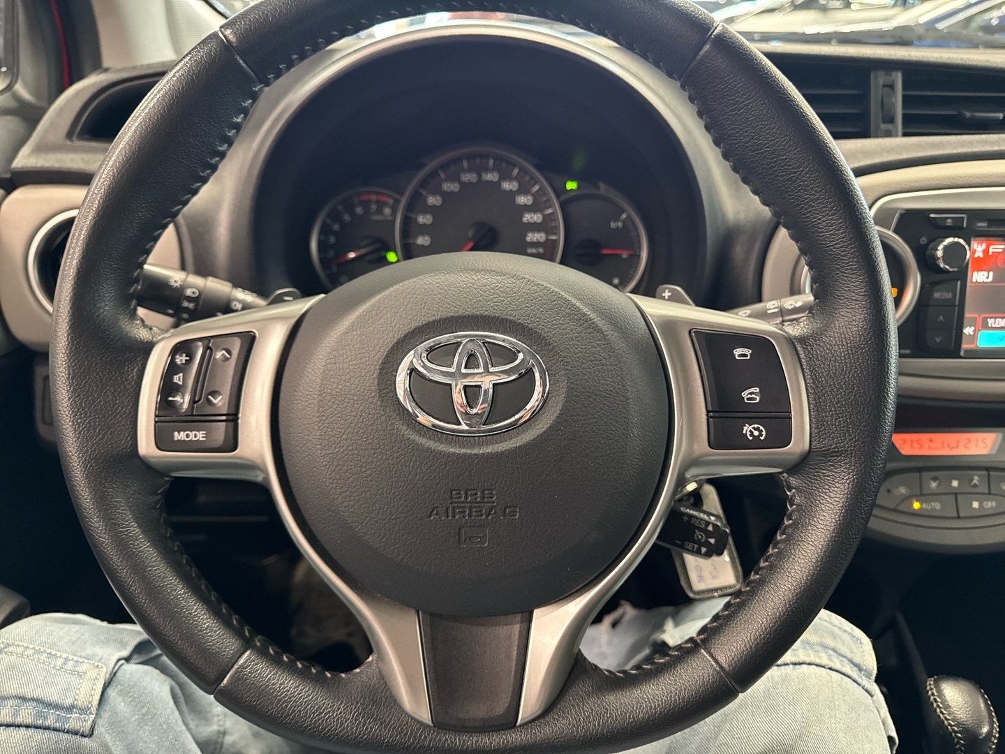 TOYOTA Yaris 2012