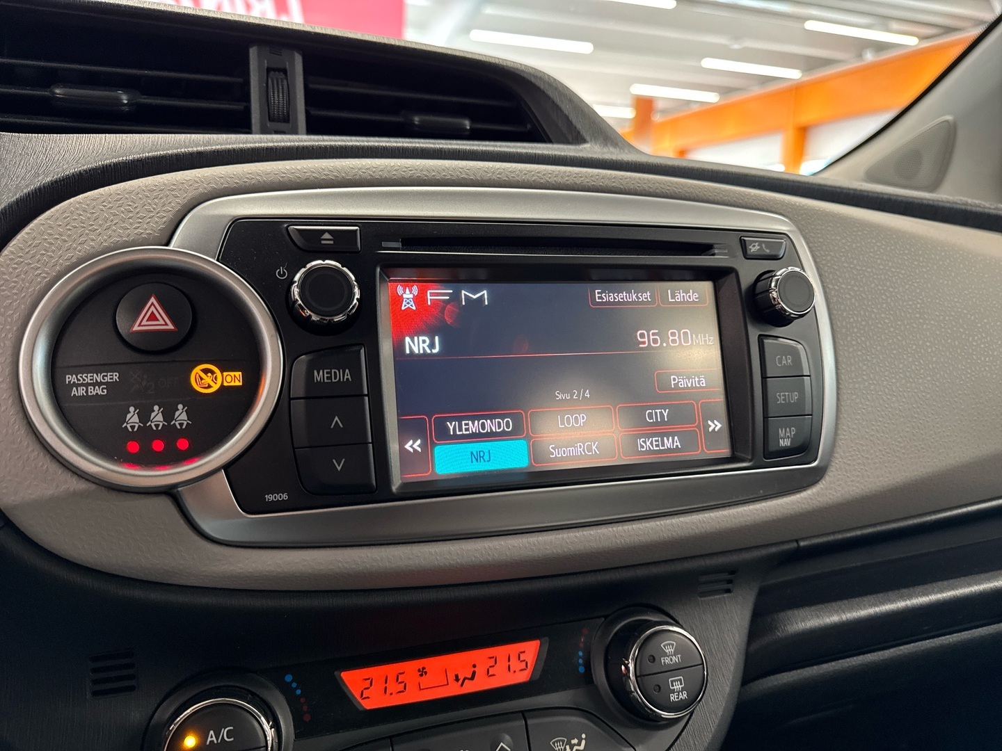 TOYOTA Yaris 2012