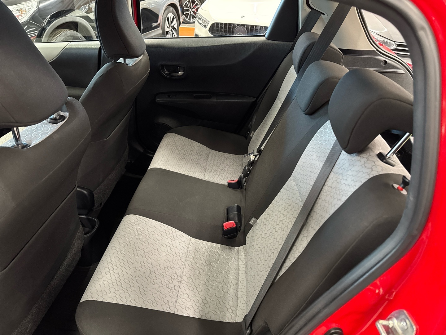 TOYOTA Yaris 2012