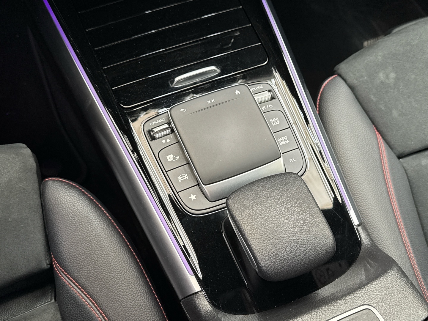 MERCEDES-BENZ EQA 2021