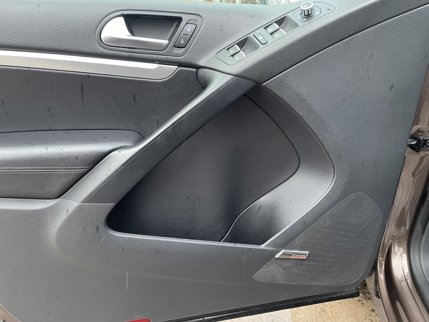 VOLKSWAGEN Tiguan 2012