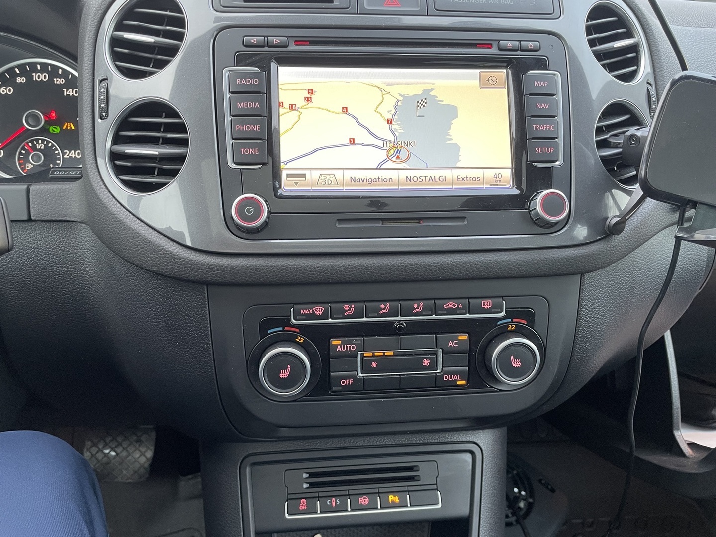 VOLKSWAGEN Tiguan 2012