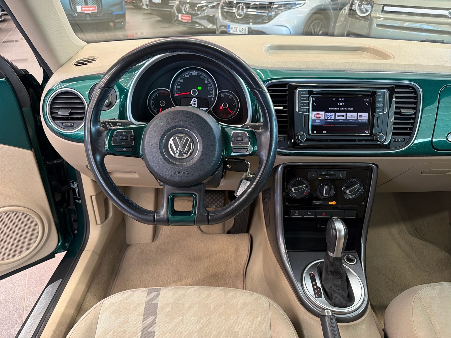 VOLKSWAGEN Beetle 2017
