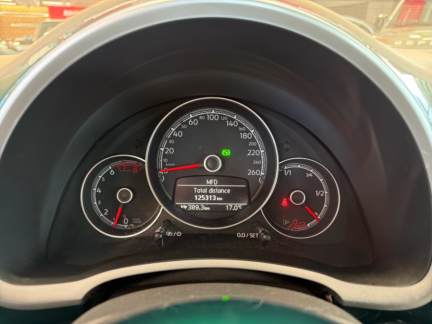 VOLKSWAGEN Beetle 2017