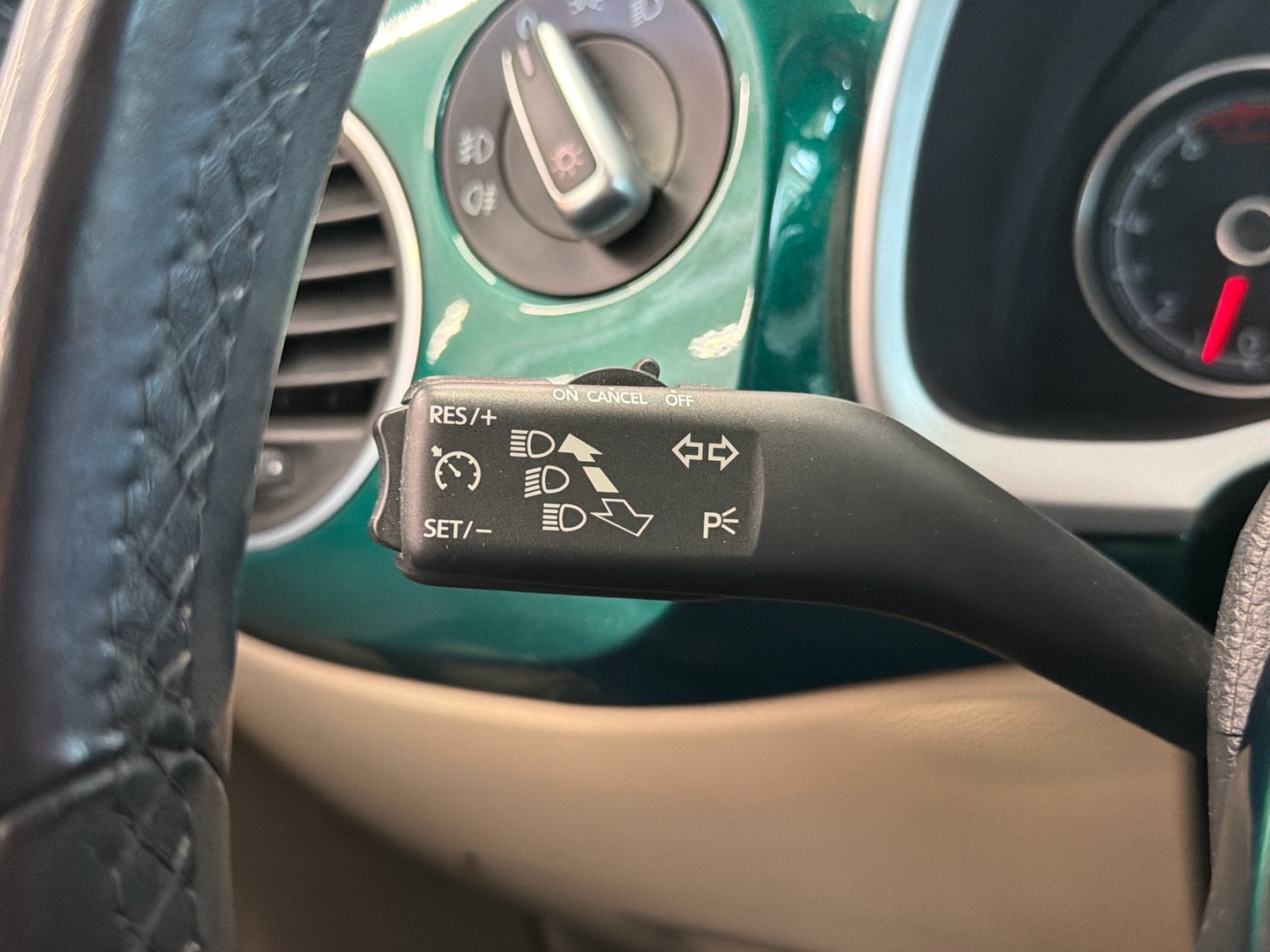 VOLKSWAGEN Beetle 2017