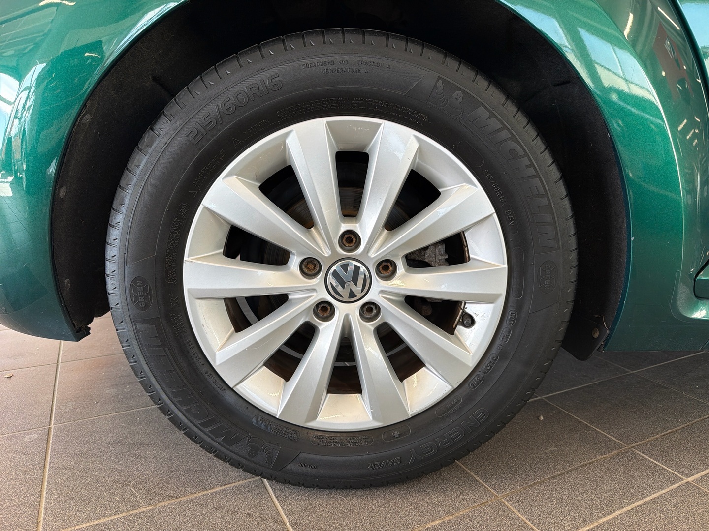 VOLKSWAGEN Beetle 2017