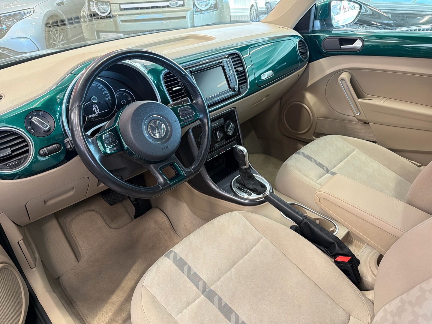 VOLKSWAGEN Beetle 2017