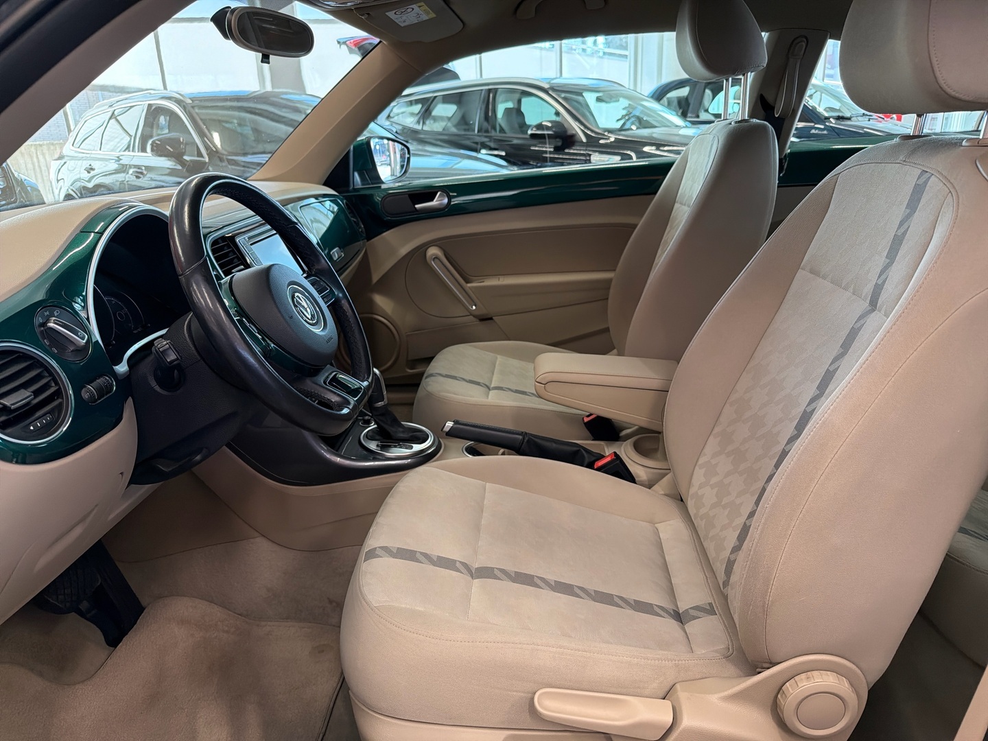 VOLKSWAGEN Beetle 2017