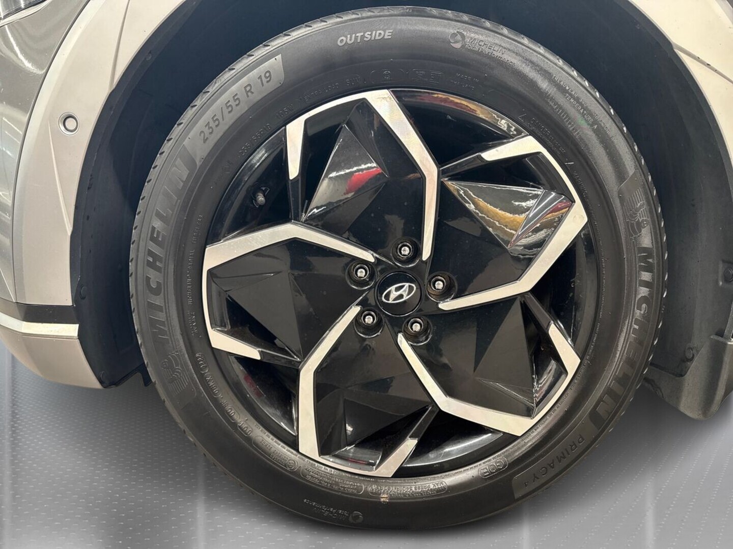 HYUNDAI IONIQ 5 13