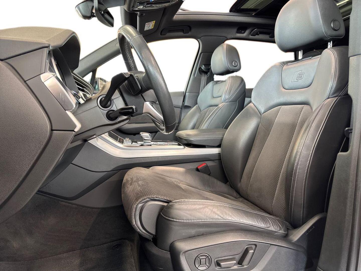 AUDI Q7 2021