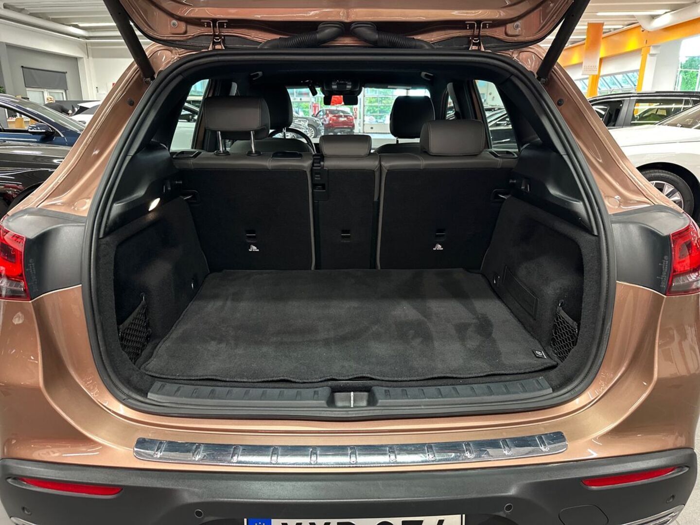 MERCEDES-BENZ EQA 2021
