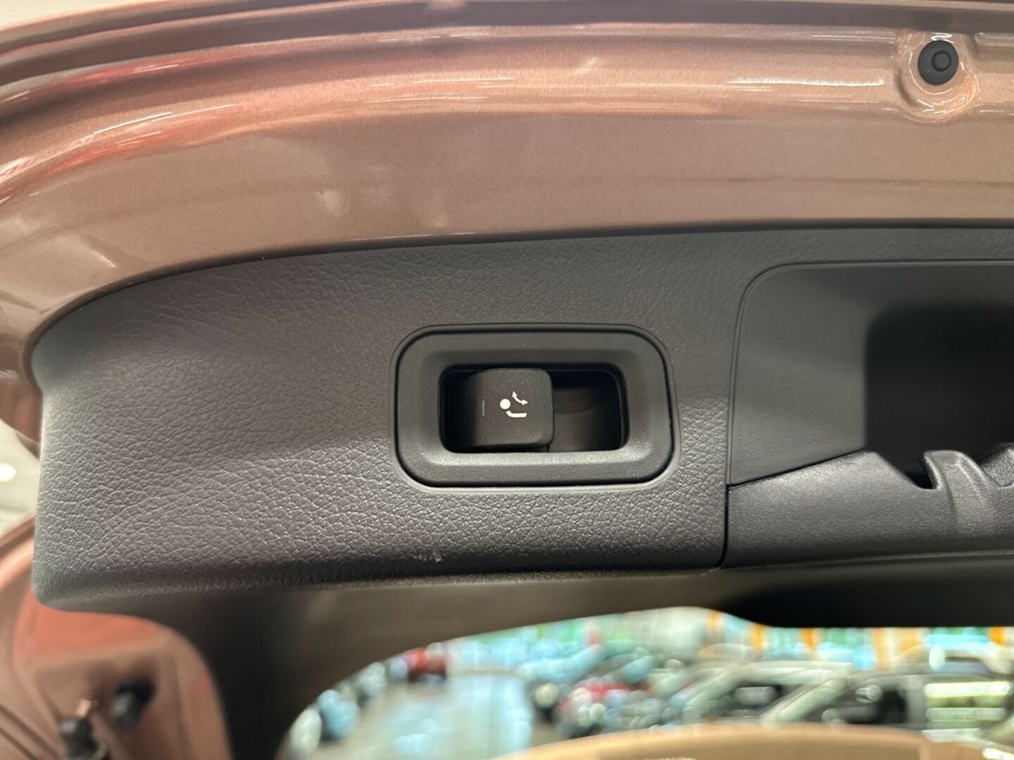 MERCEDES-BENZ EQA 2021