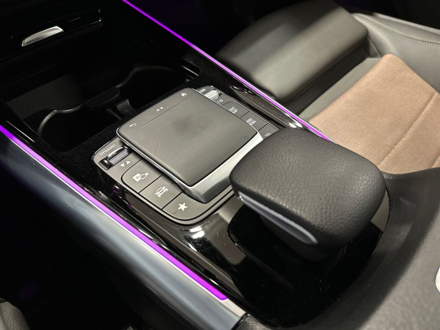 MERCEDES-BENZ EQA 2021