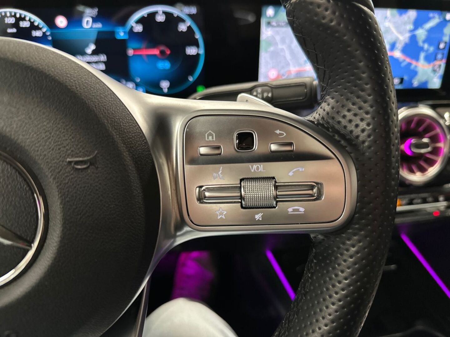 MERCEDES-BENZ EQA 2021