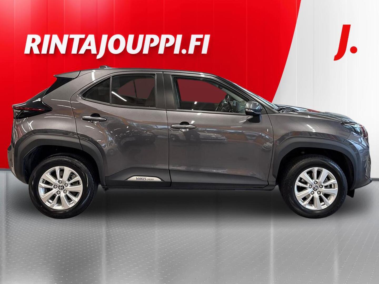 TOYOTA Yaris Cross 11
