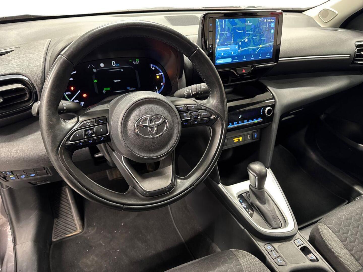 TOYOTA Yaris Cross 14