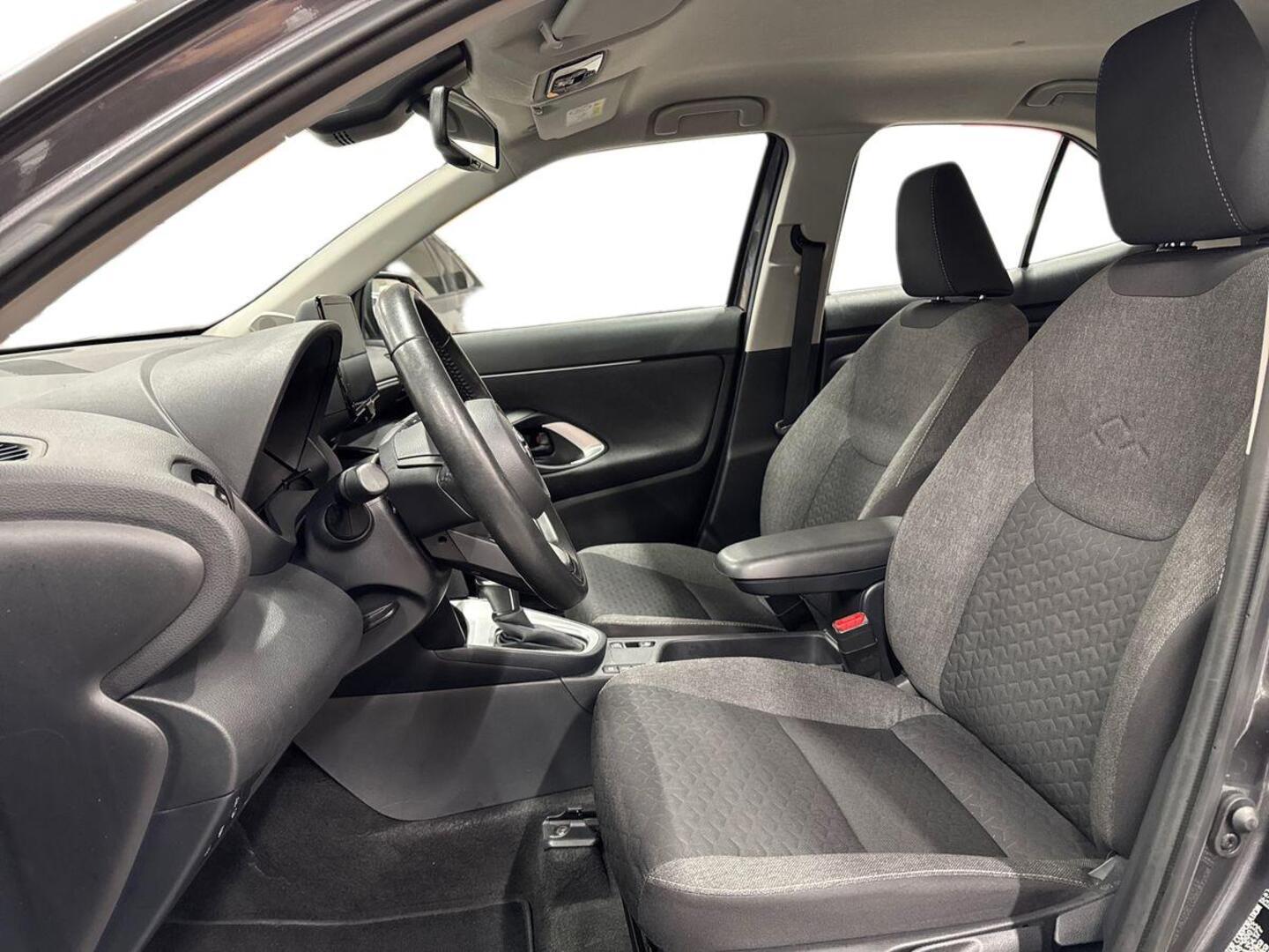 TOYOTA Yaris Cross 18