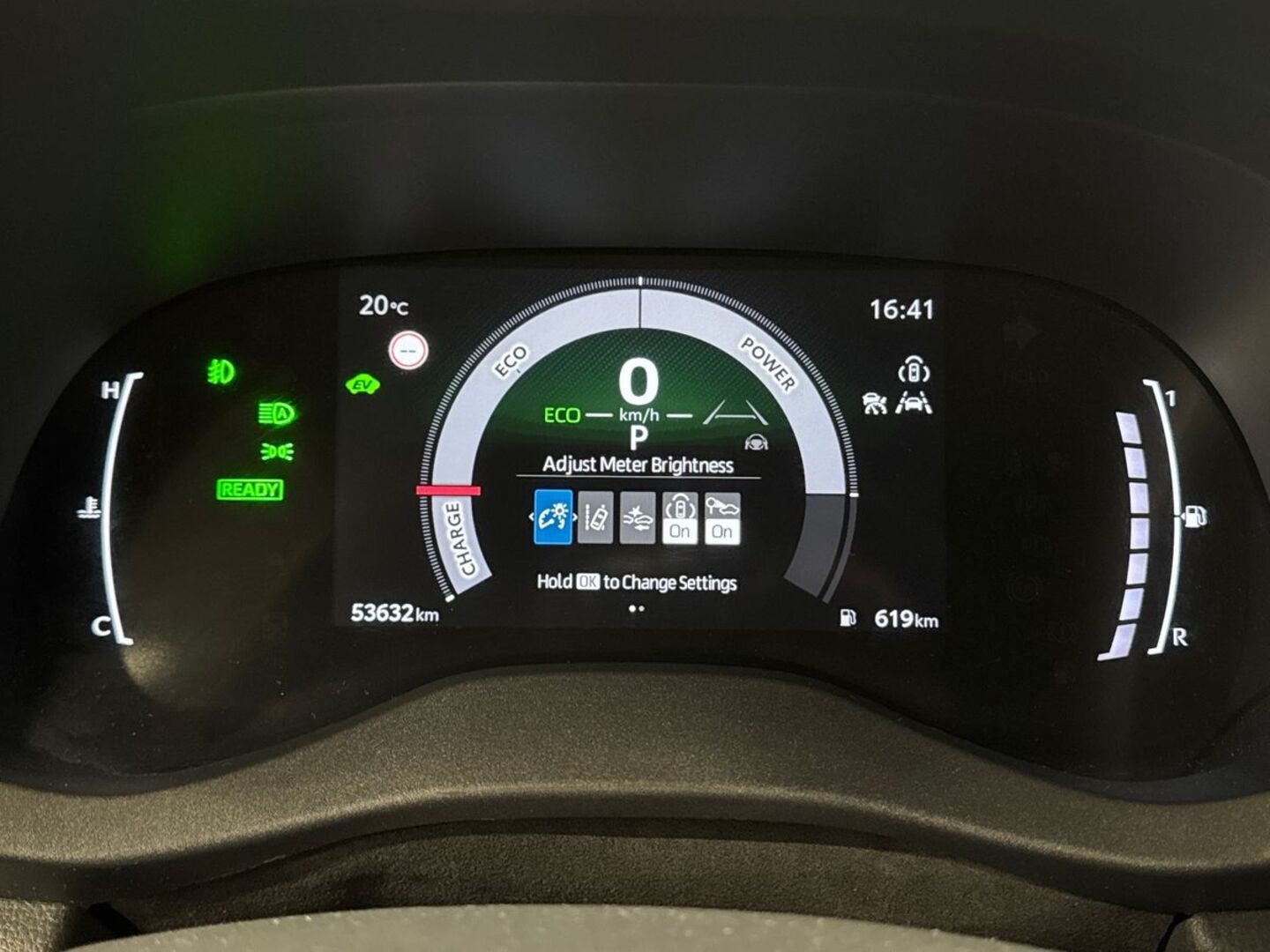 TOYOTA Yaris 17