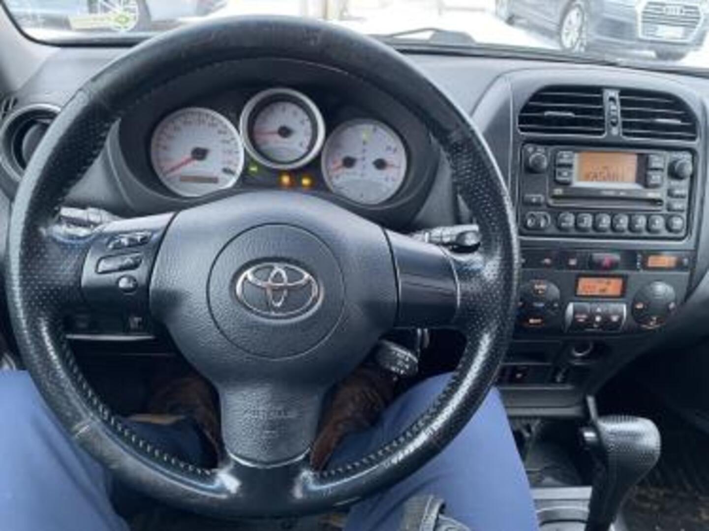 TOYOTA RAV4 2005