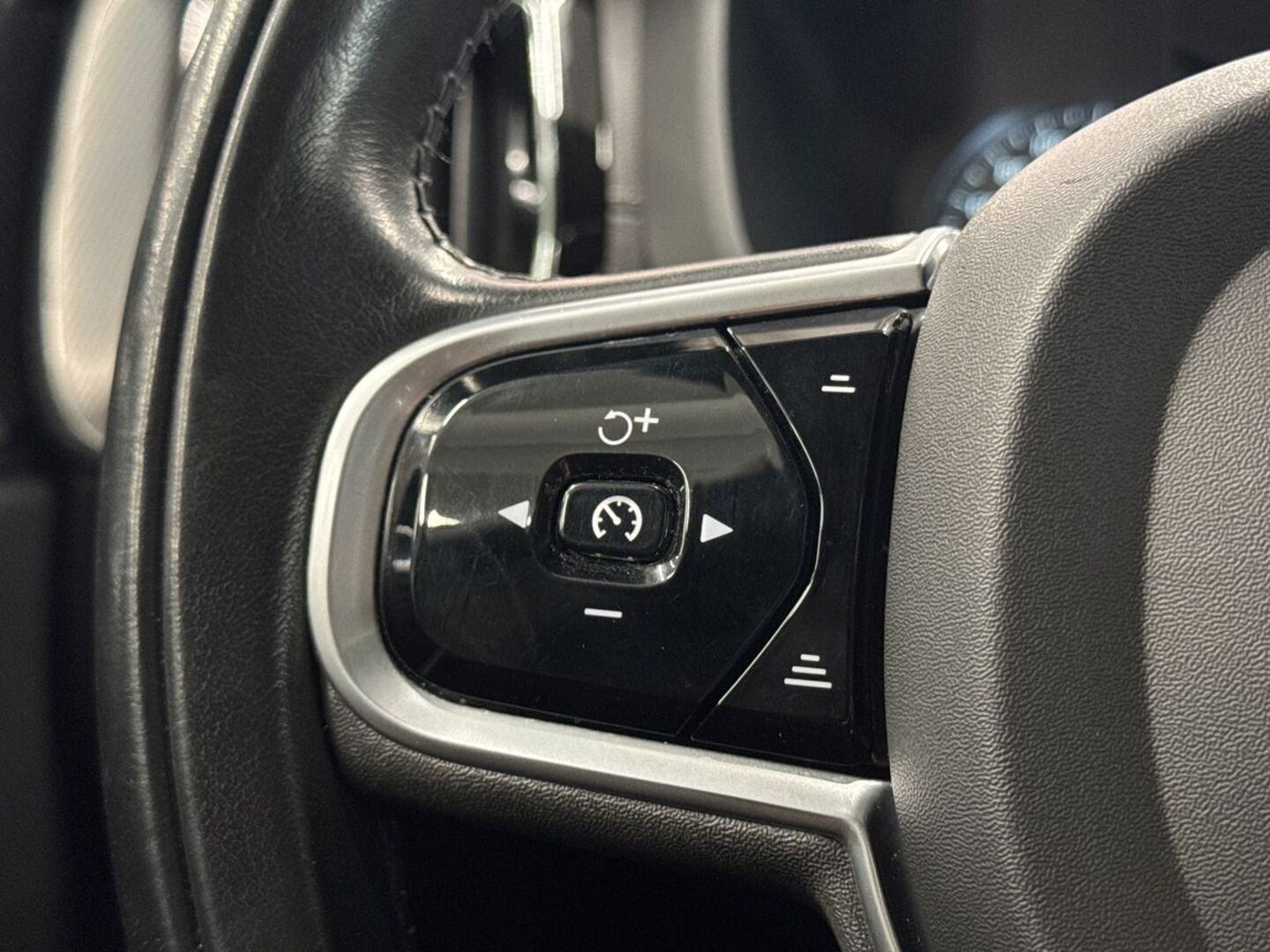 VOLVO XC60 2019