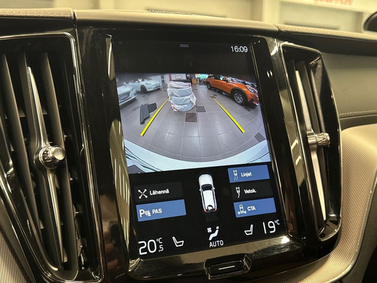 VOLVO XC60 2019