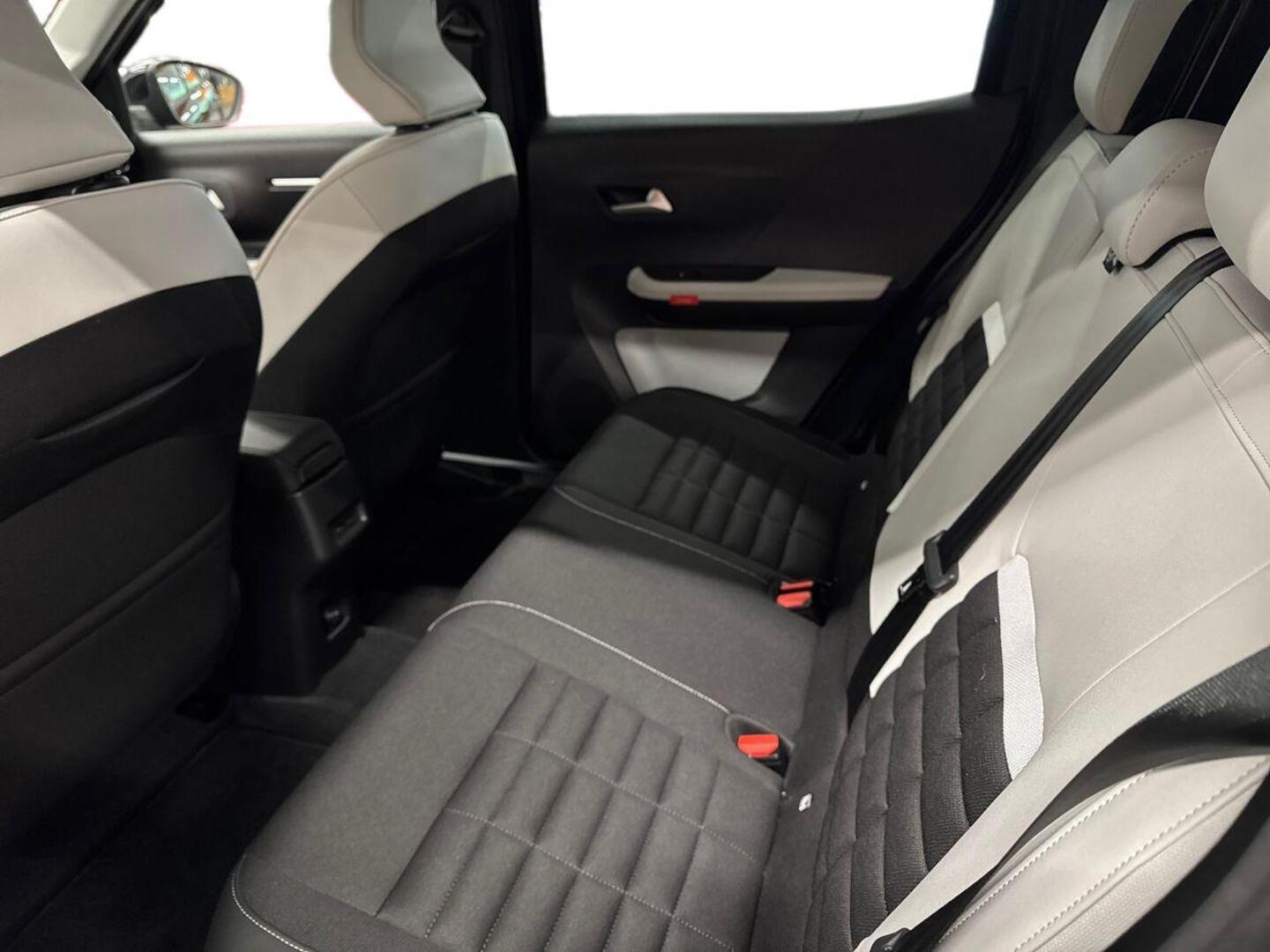 CITROEN e-C3 Aircross 10